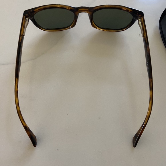 New Ray-Ban sunglasses - Picture 8 of 15